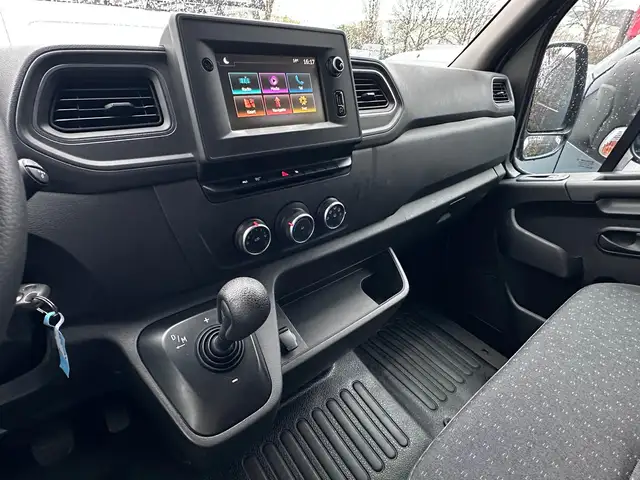 Opel Movano view 8