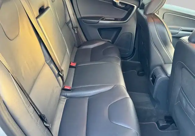 Volvo XC60 view 9