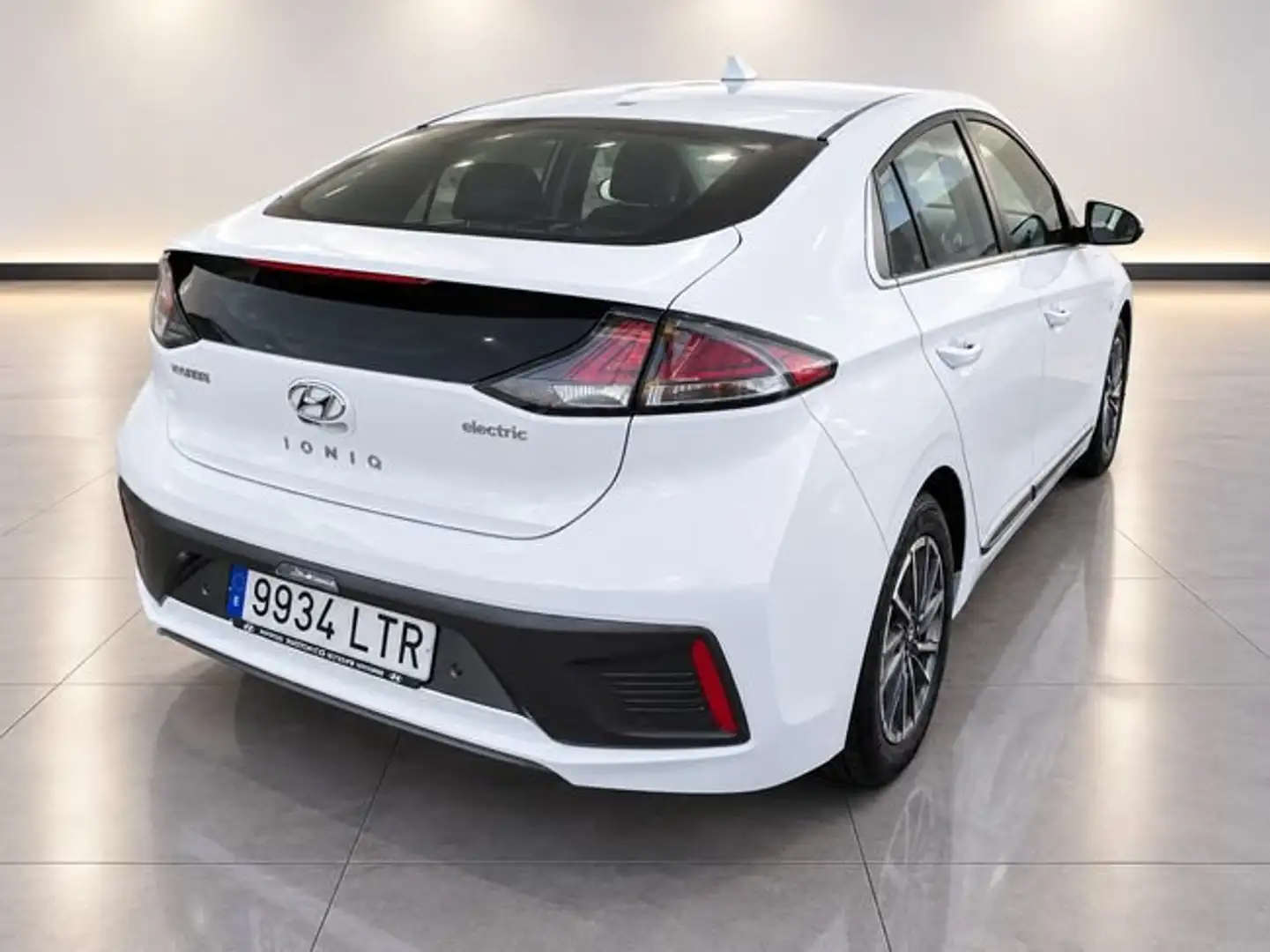 Hyundai IONIQ 1.6 GDI HEV TECNO DCT 141 5P Blanco - 2