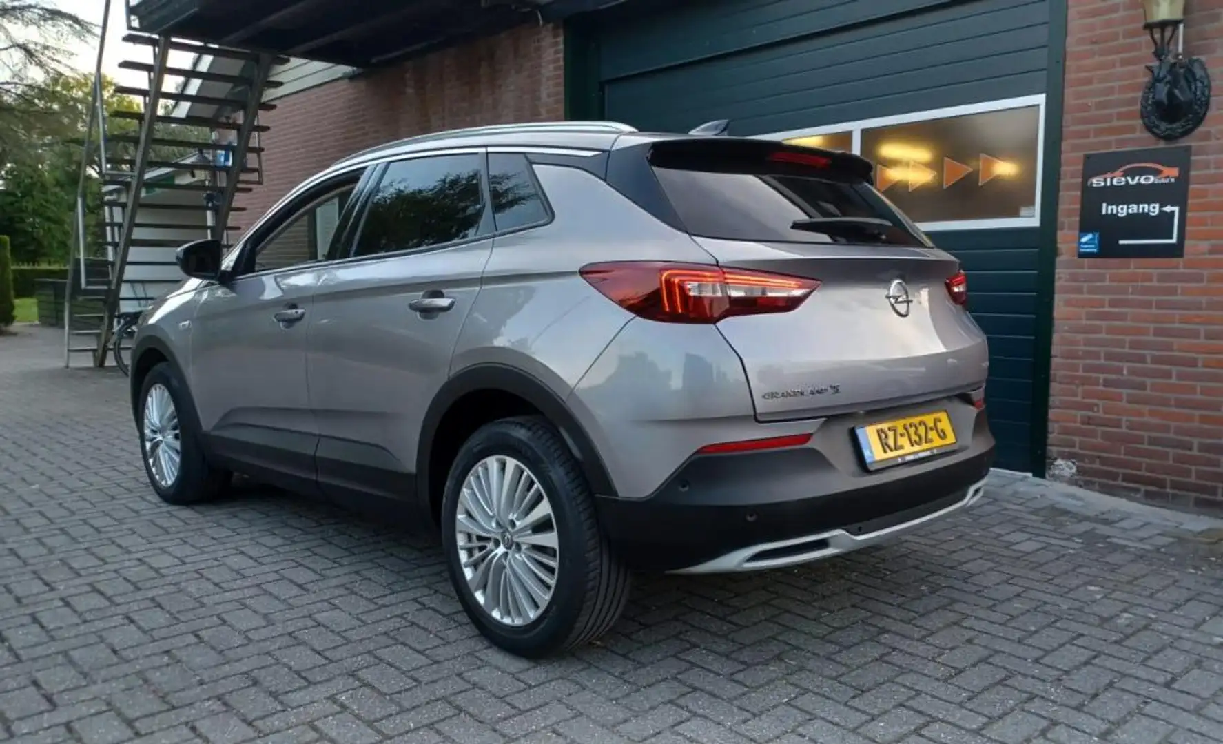 Opel Grandland X 1.2 Turbo Business Executive/AUT/CLIMA/XENON/NAVI/ Grijs - 2