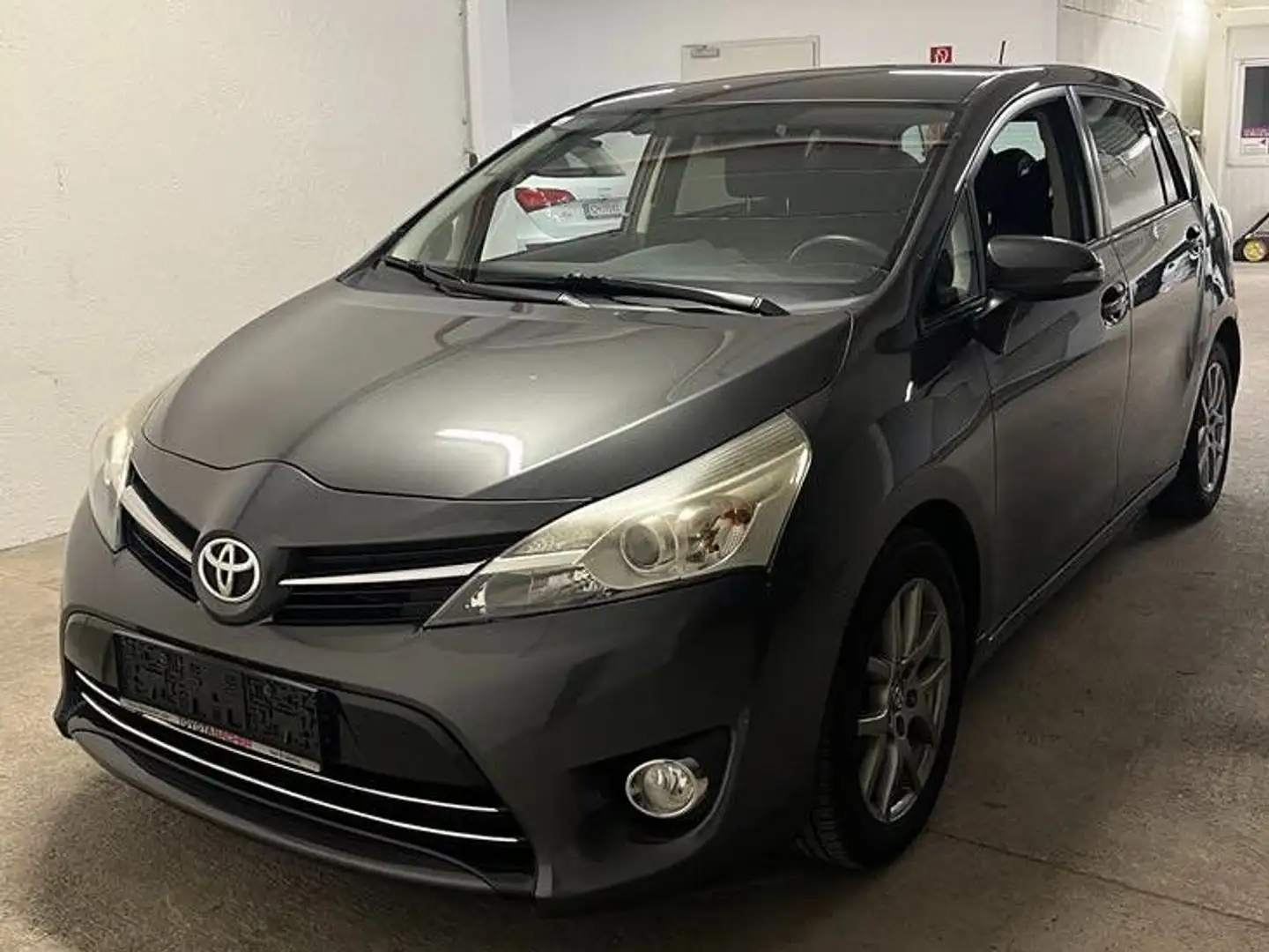 Toyota Verso Basis Šedá - 1
