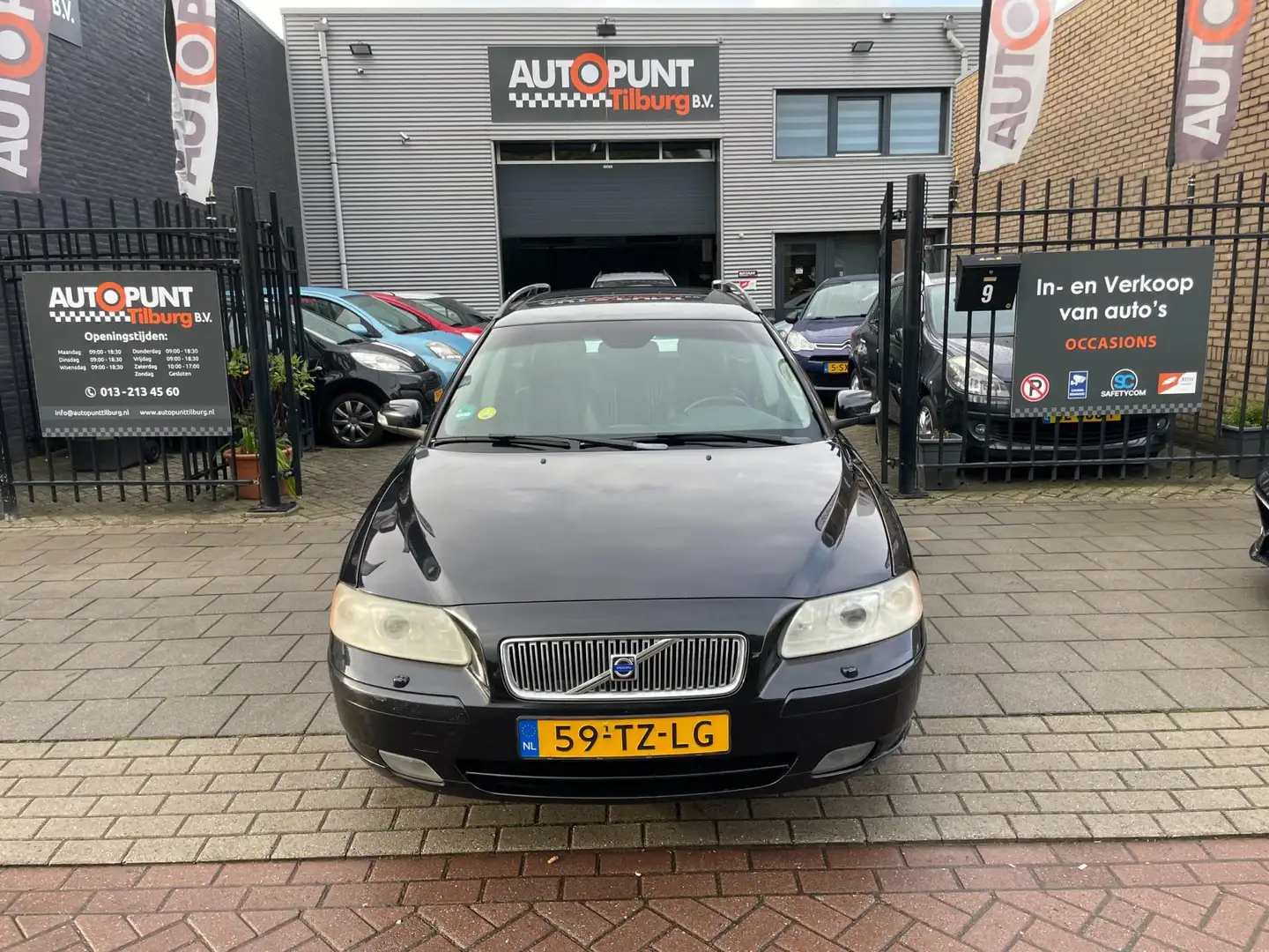 Volvo V70 2.4 Edition Sport 1e Eigenaar! Trekhaak Airco NAP Nero - 2