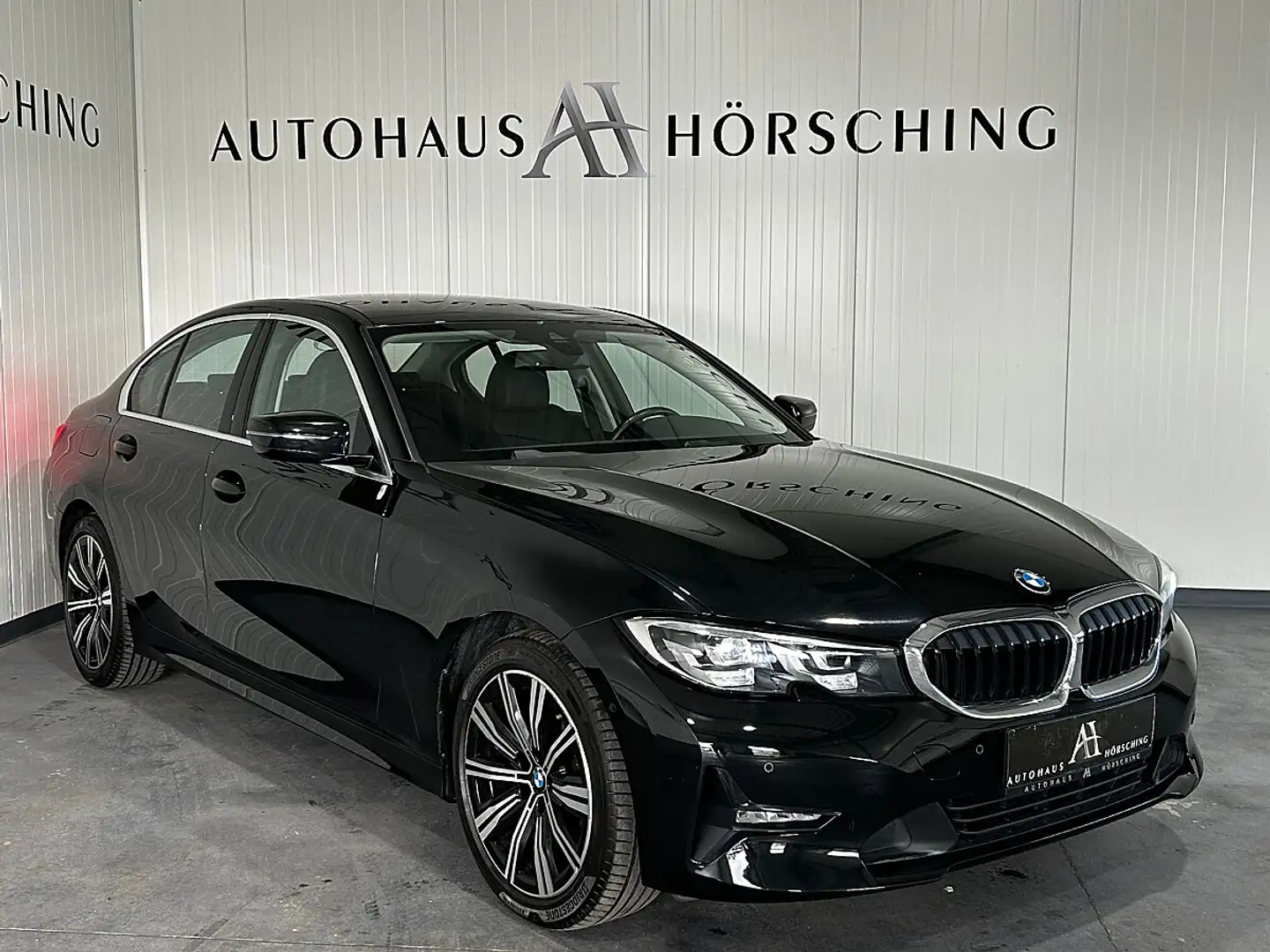 BMW 318 d 48 V Aut. Schwarz - 1