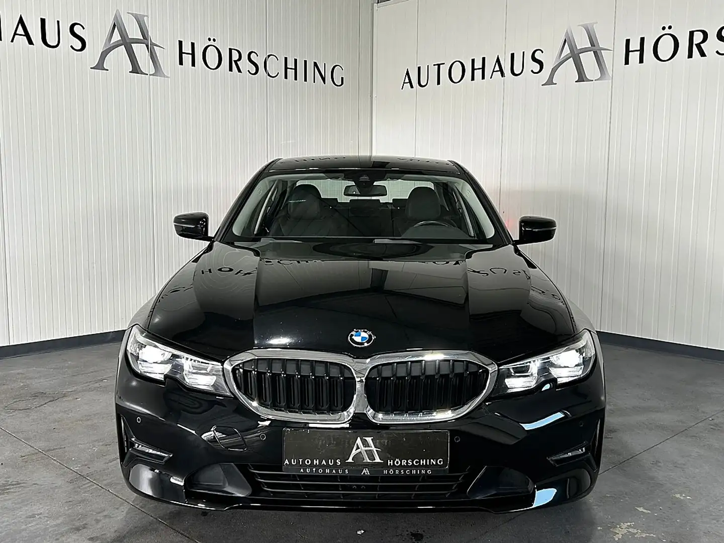 BMW 318 d 48 V Aut. Schwarz - 2