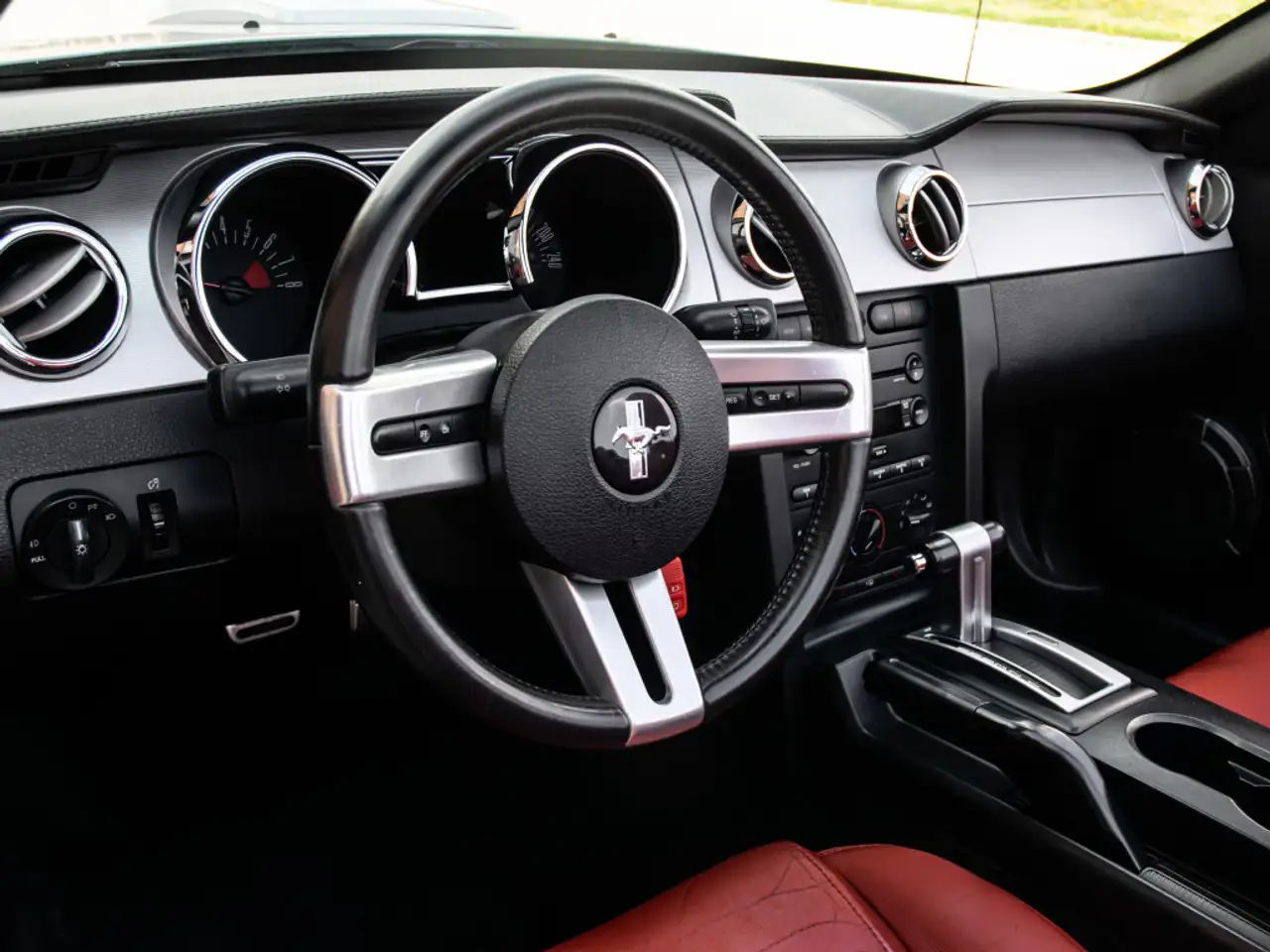 Ford Mustang photo Ford Mustang