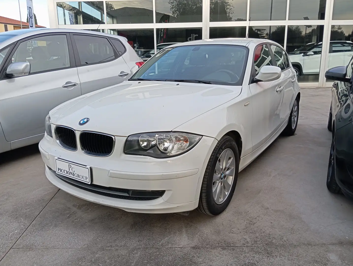 BMW 118 d 2.0 143cv dpf Weiß - 1