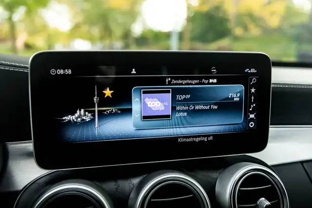 Mercedes-Benz C-Class view 13
