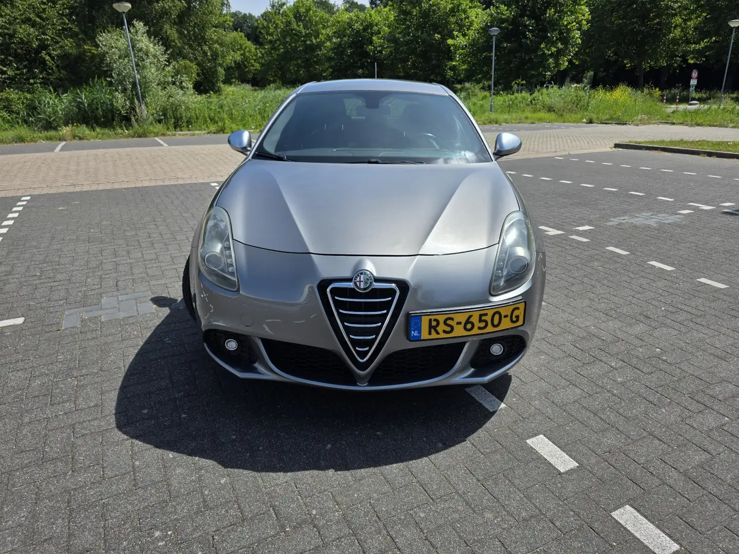 Alfa Romeo Giulietta 1.7 TBi Quad. V. Grijs - 2