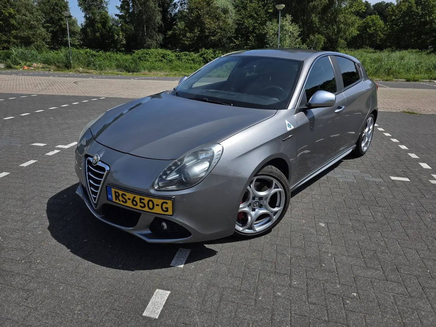 Alfa Romeo Giulietta 1.7 TBi Quad. V. Grijs - 1
