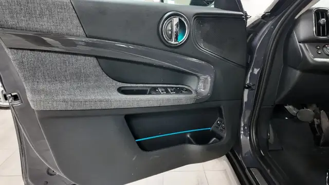 Mini Cooper Cooper view 16