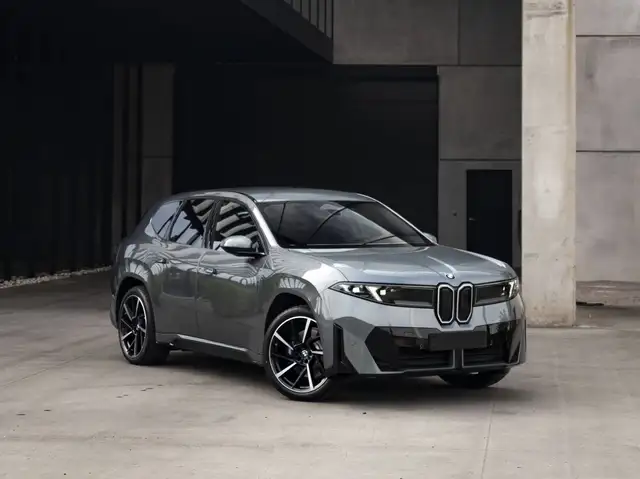 BMW iX3 40 M Sport | Trekhaak | Pano | Meerfasig snelladen & Bidirectioneel laden AC |