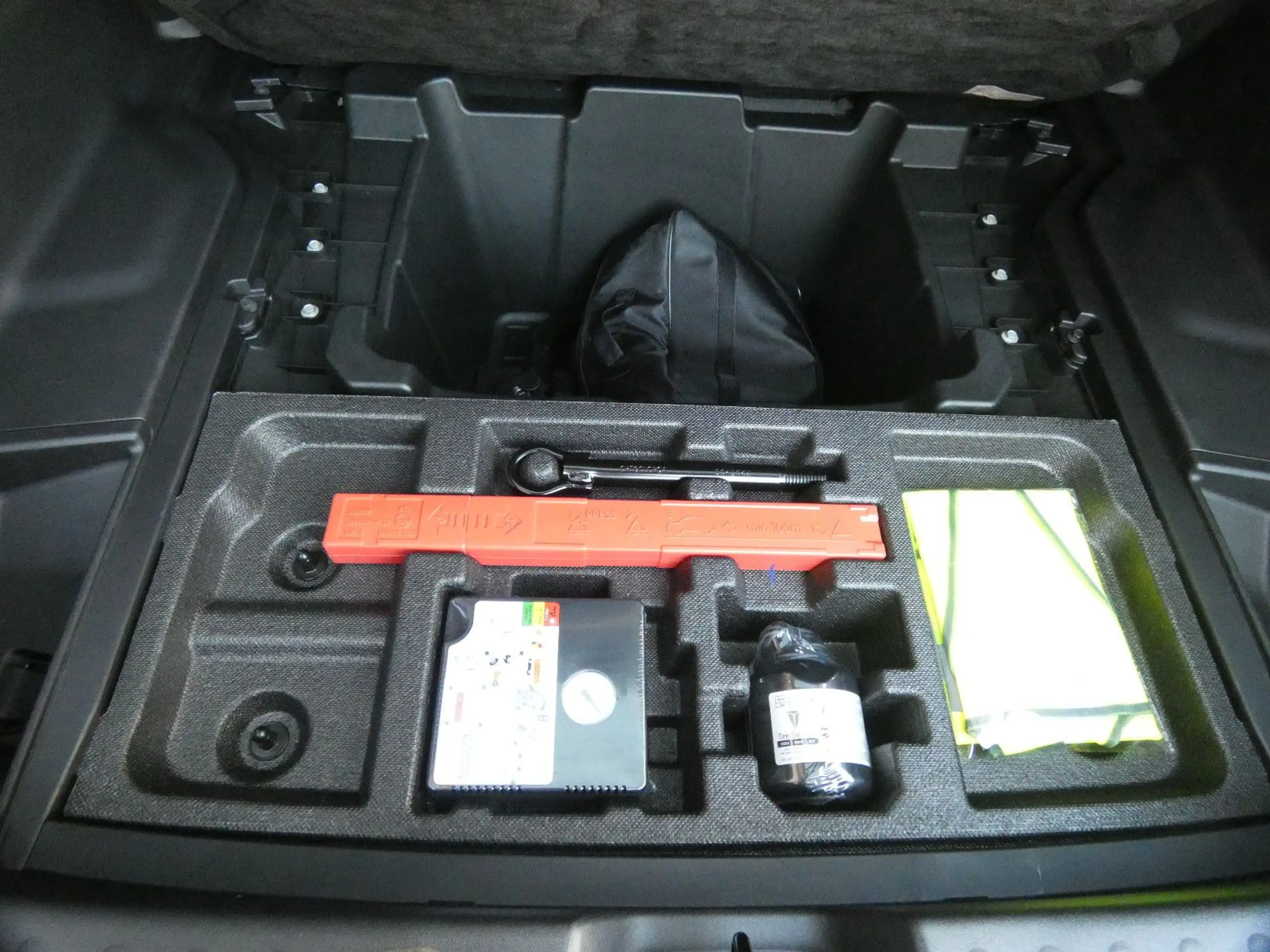 Changan Deepal S05 1.5 PHEV FWD Max/Panoramadach/18"LMF — photo 18