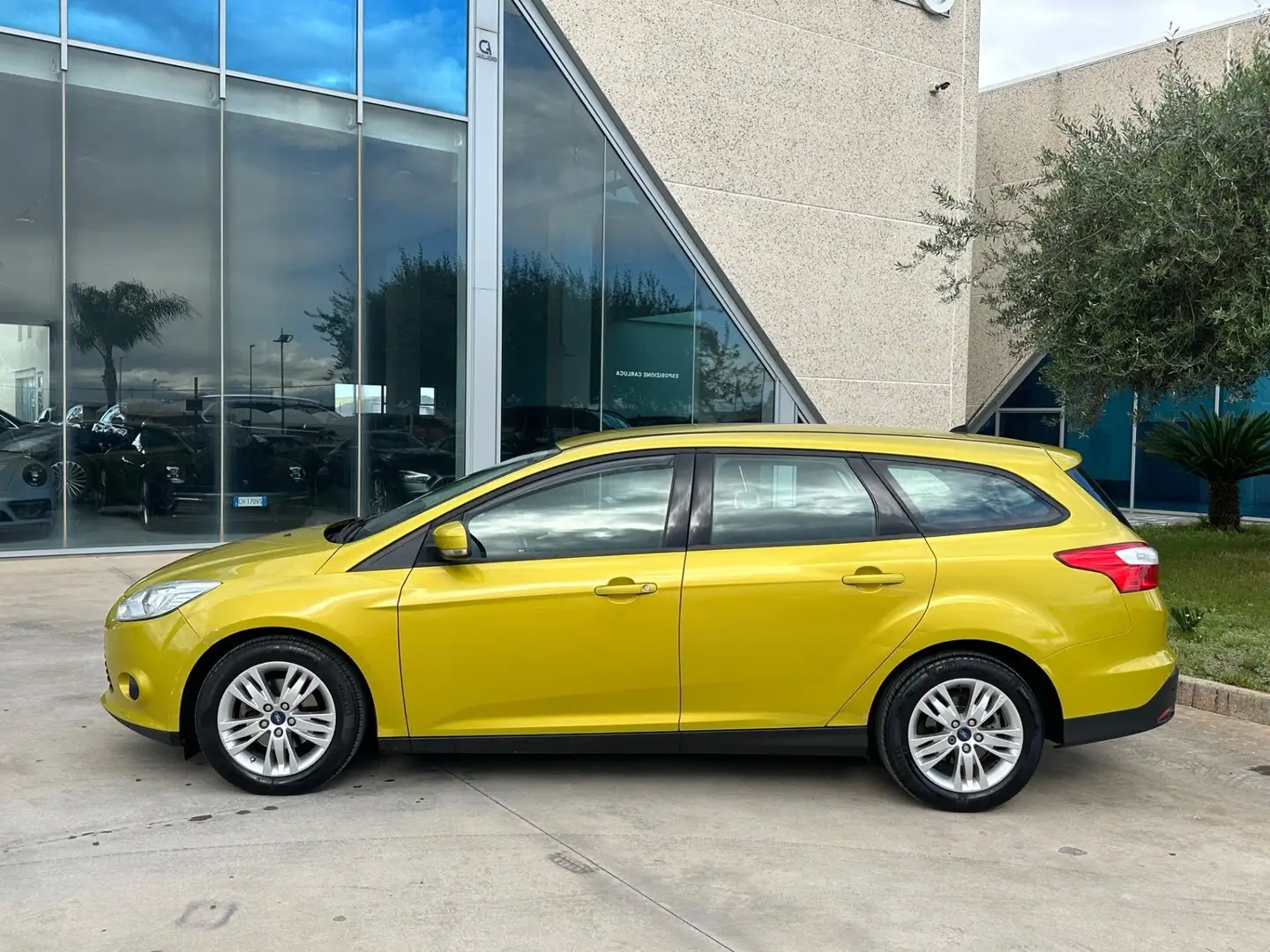Ford Focus SW 1.6 tdci Plus 115cv Giallo - 2