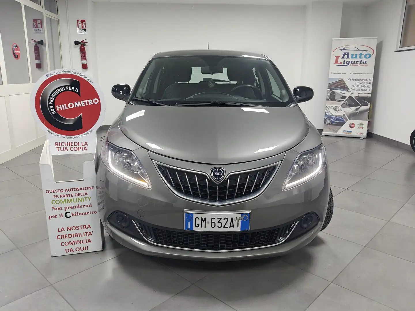Lancia Ypsilon 1.0 FireFly 70cv Hybrid Silver Grau - 2