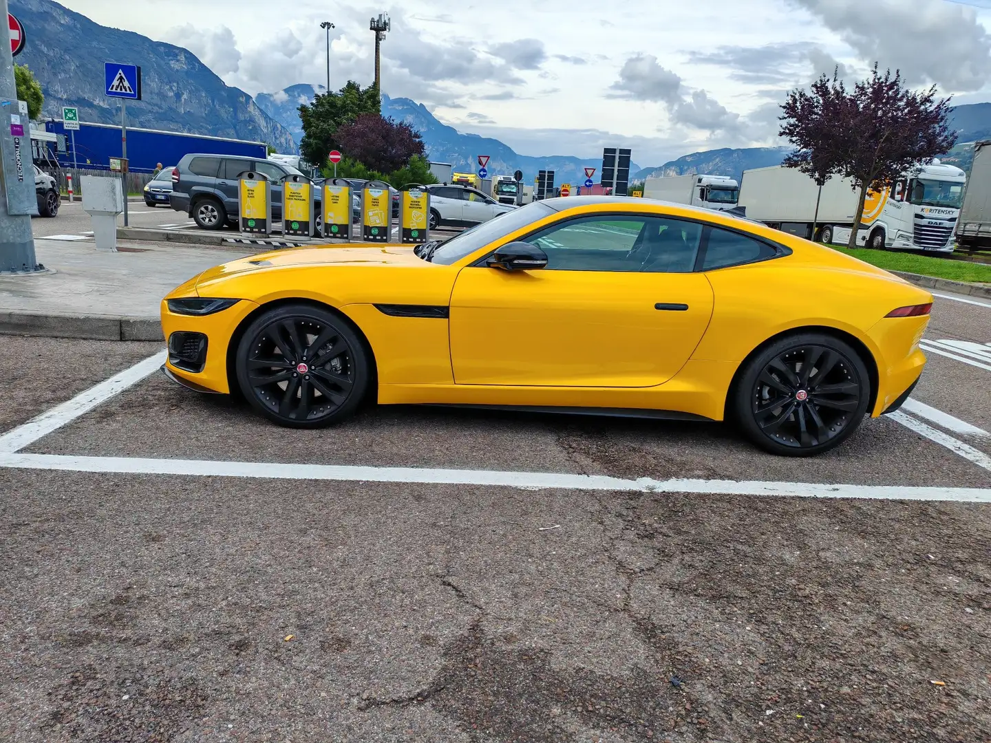 Jaguar F-Type Coupe 2.0 i4 R-Dynamic rwd 300cv auto - 1