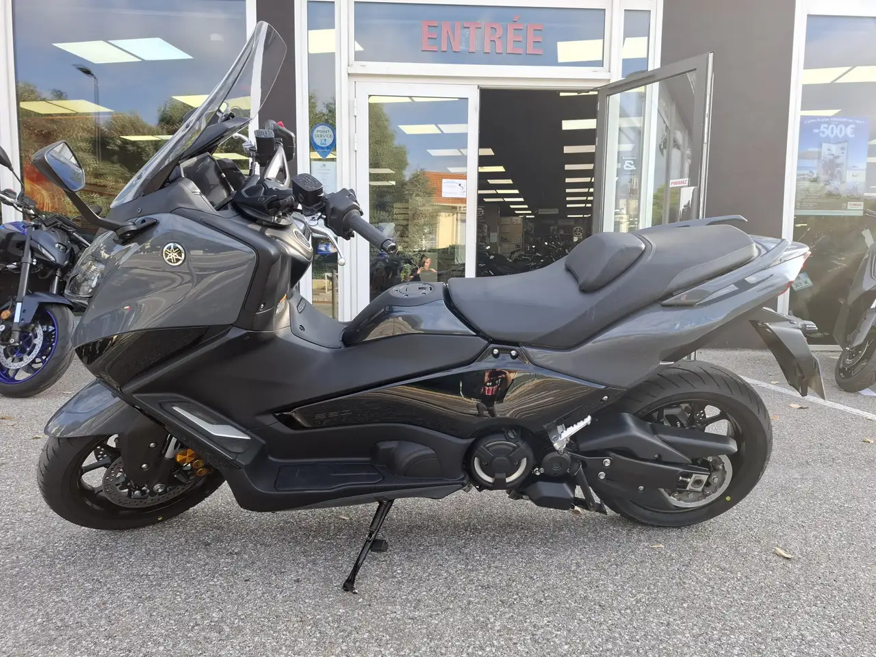Yamaha Tmax 560