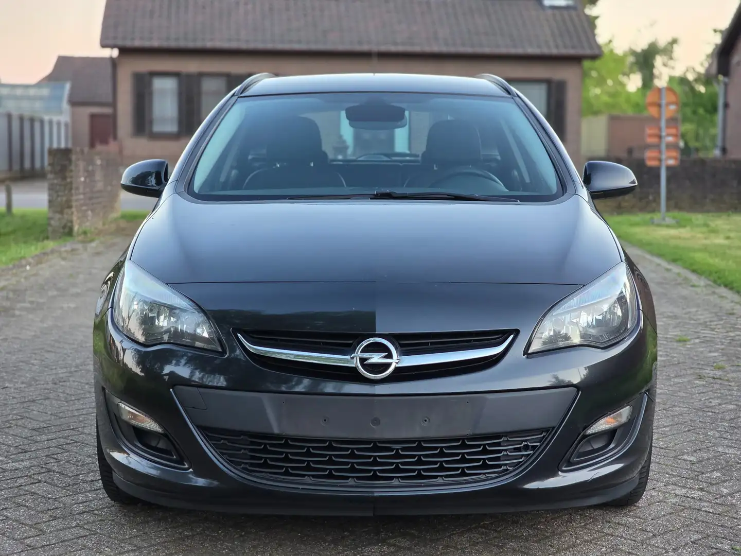 Opel Astra Sports Tourer 1.6 CDTi ecoFLEX * Start/Stop * EU6 Schwarz - 2
