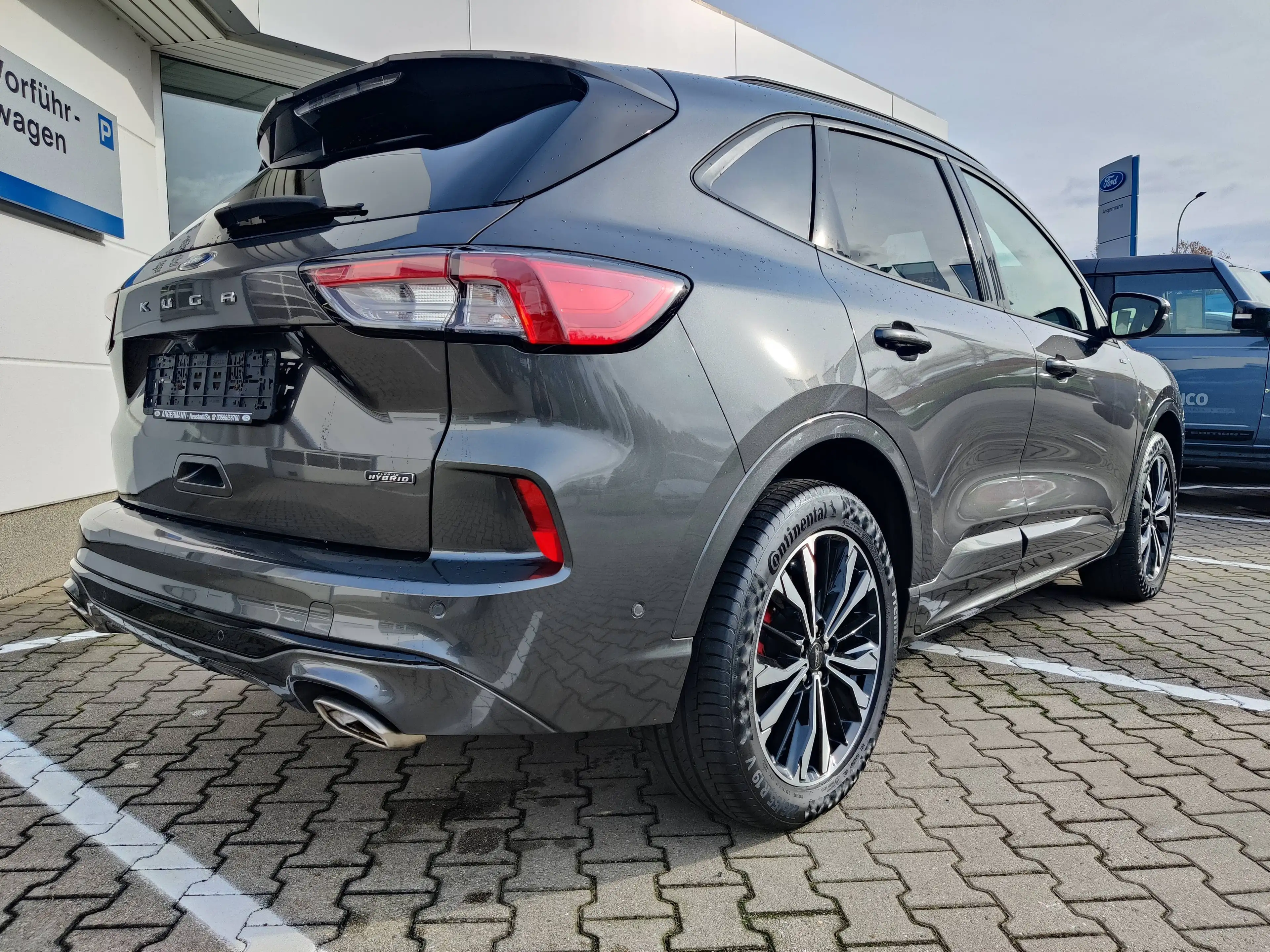 Ford Kuga Plug-In Hybrid ST-Line X — photo 12
