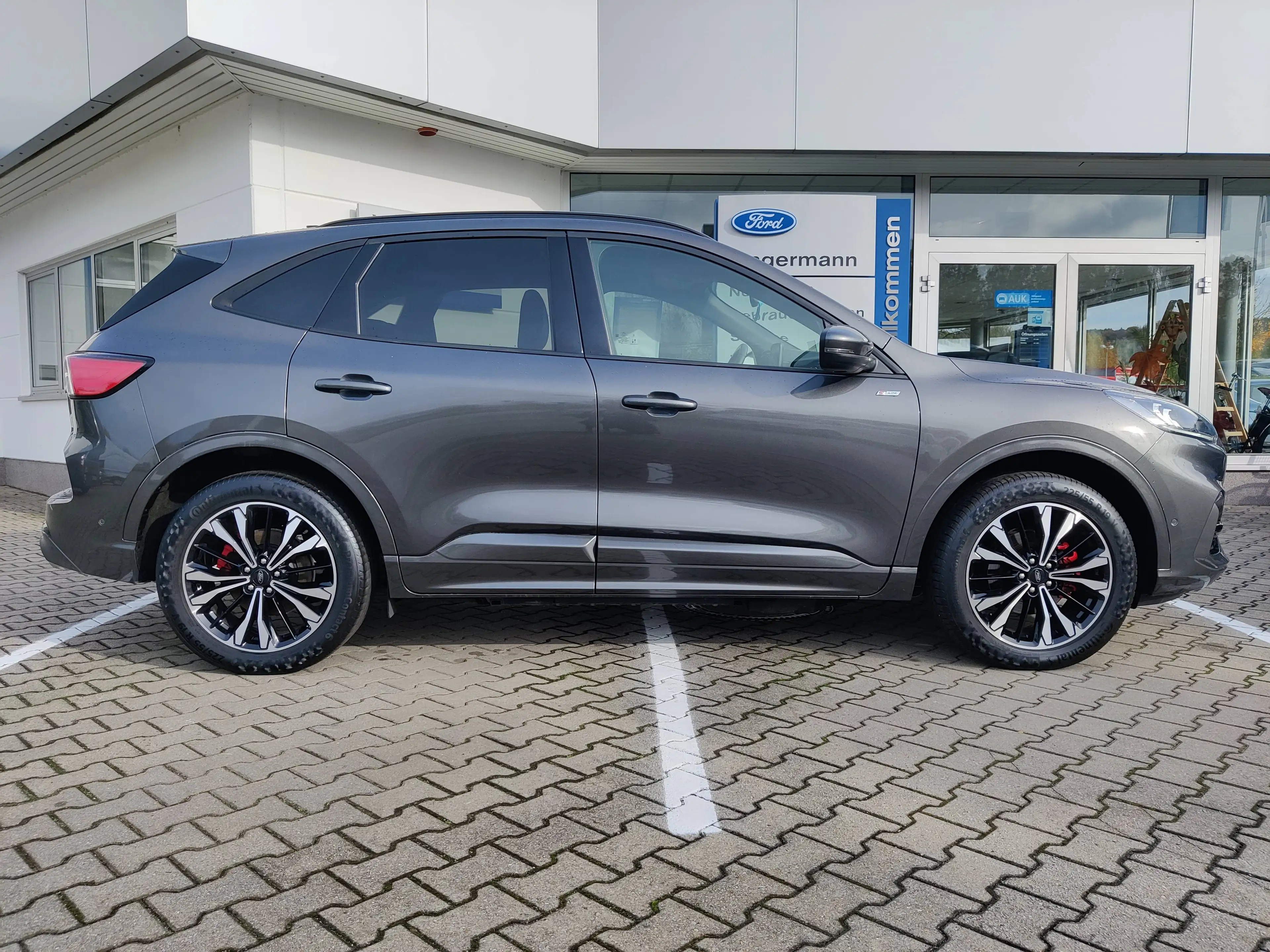 Ford Kuga Plug-In Hybrid ST-Line X — photo 11