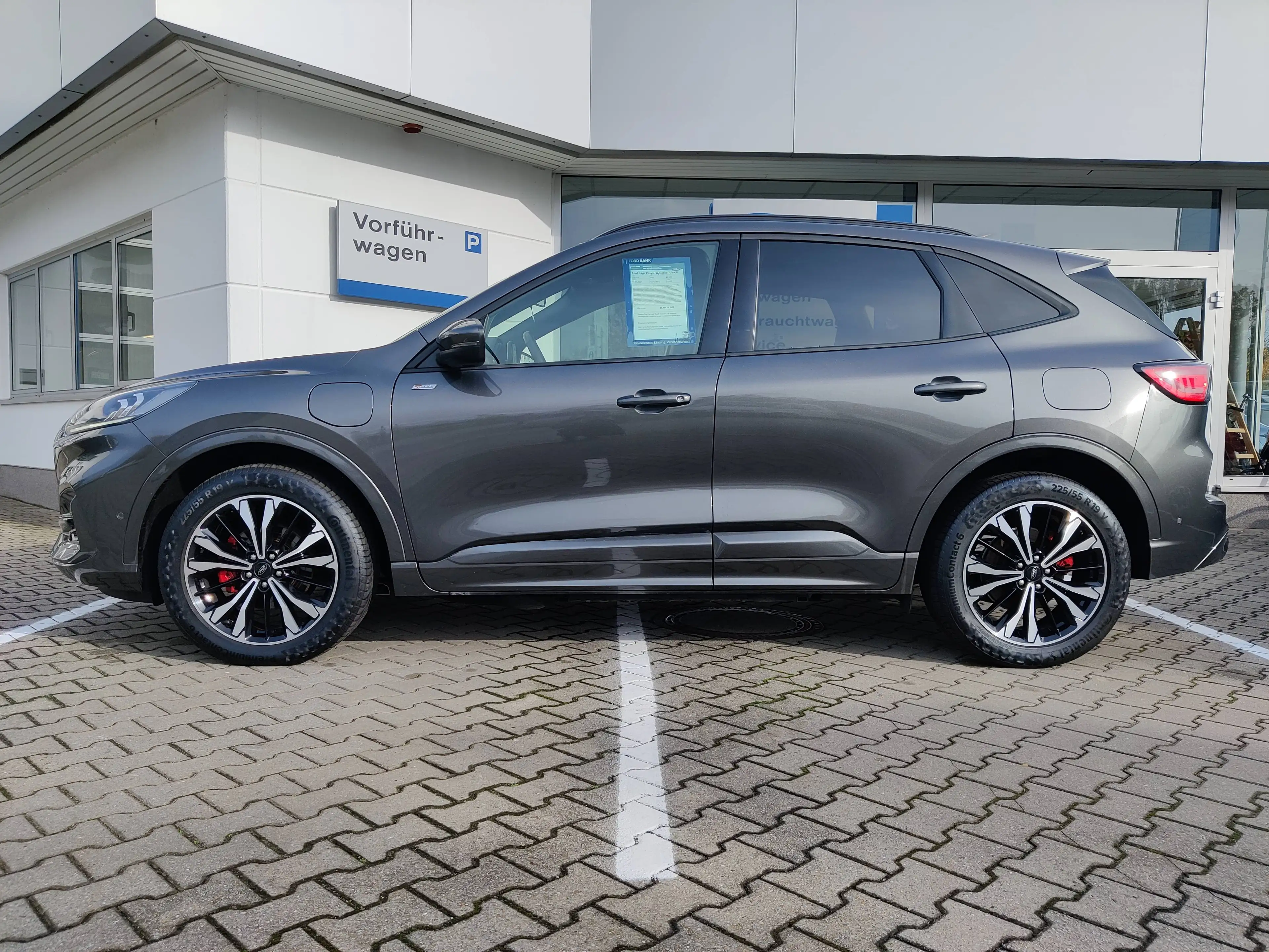 Ford Kuga Plug-In Hybrid ST-Line X — photo 2