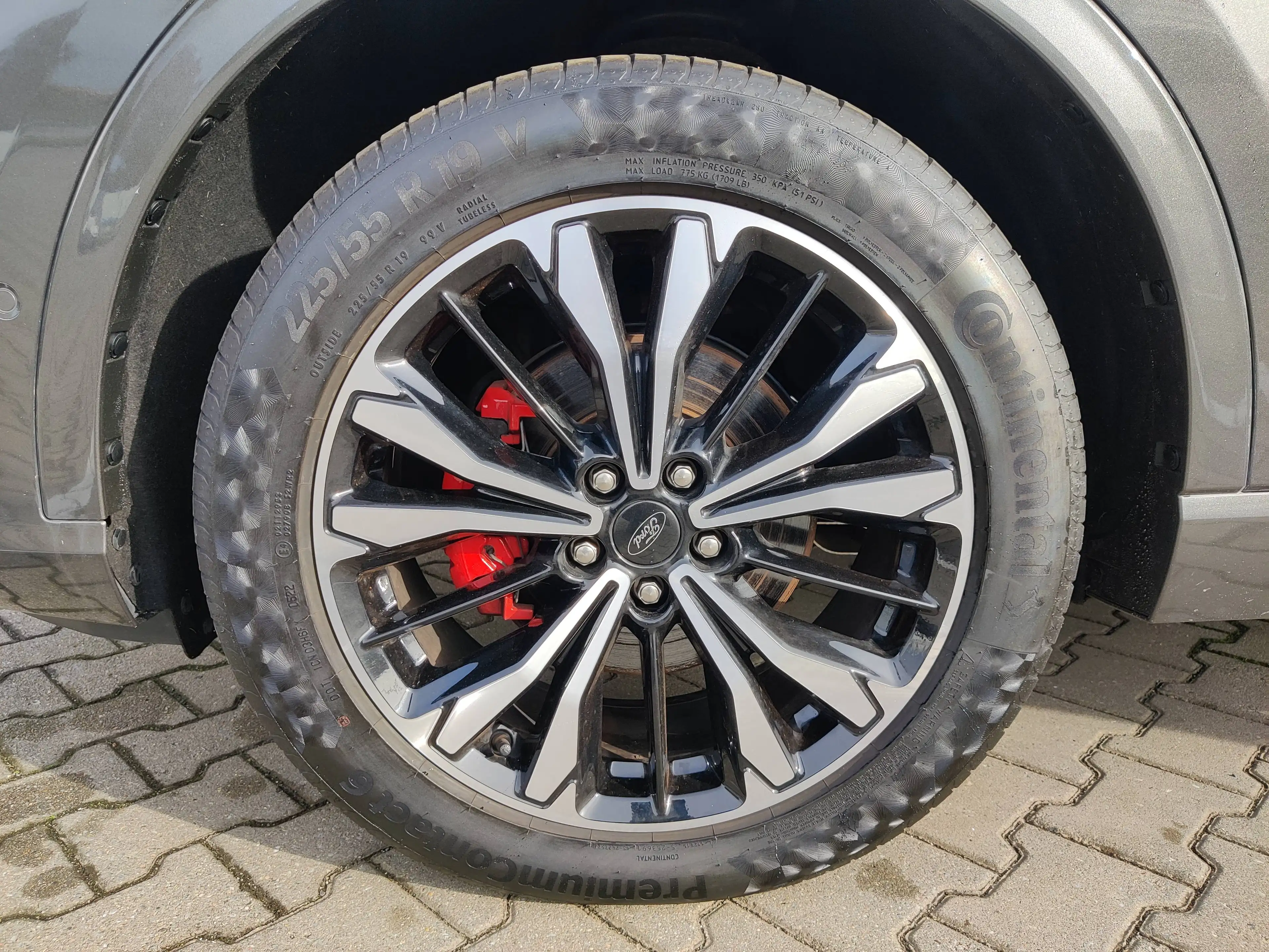 Ford Kuga Plug-In Hybrid ST-Line X — photo 6