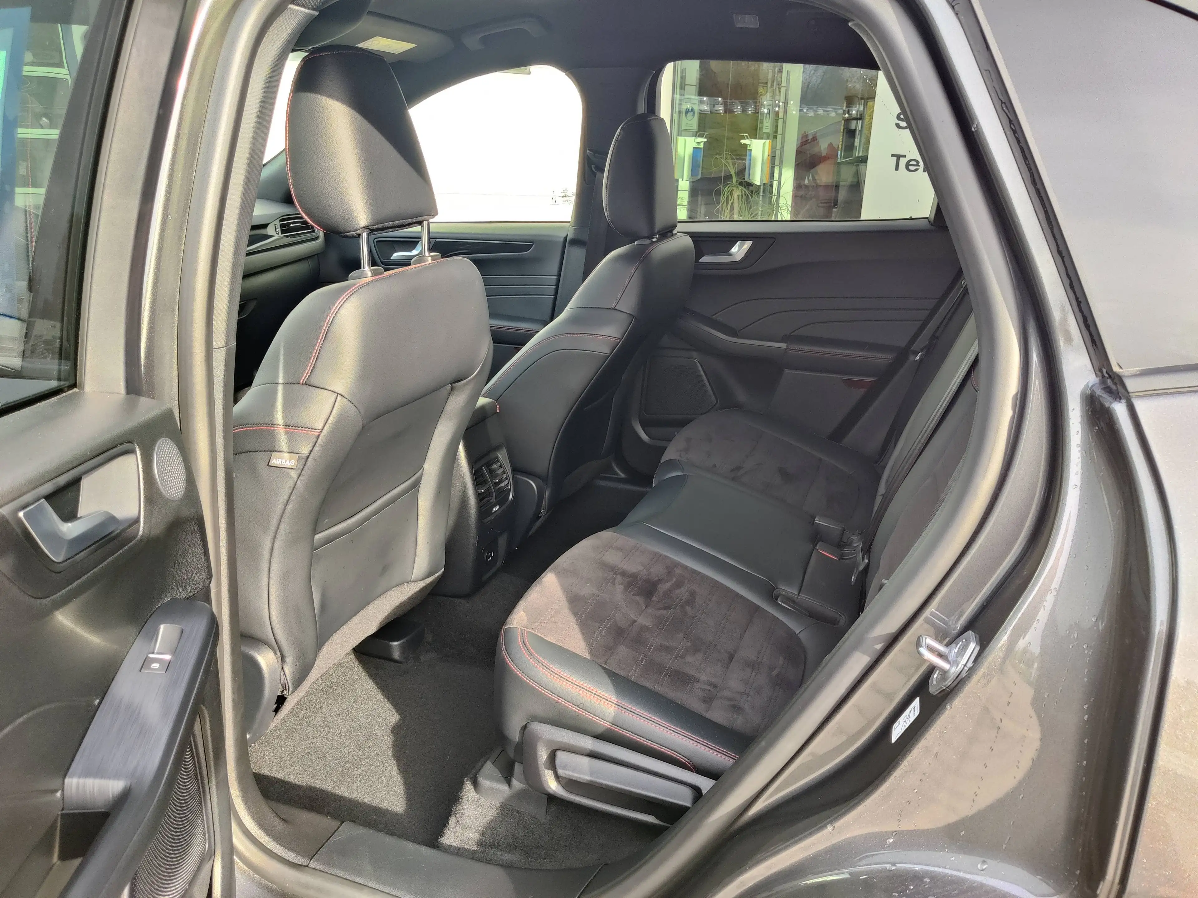 Ford Kuga Plug-In Hybrid ST-Line X — photo 5