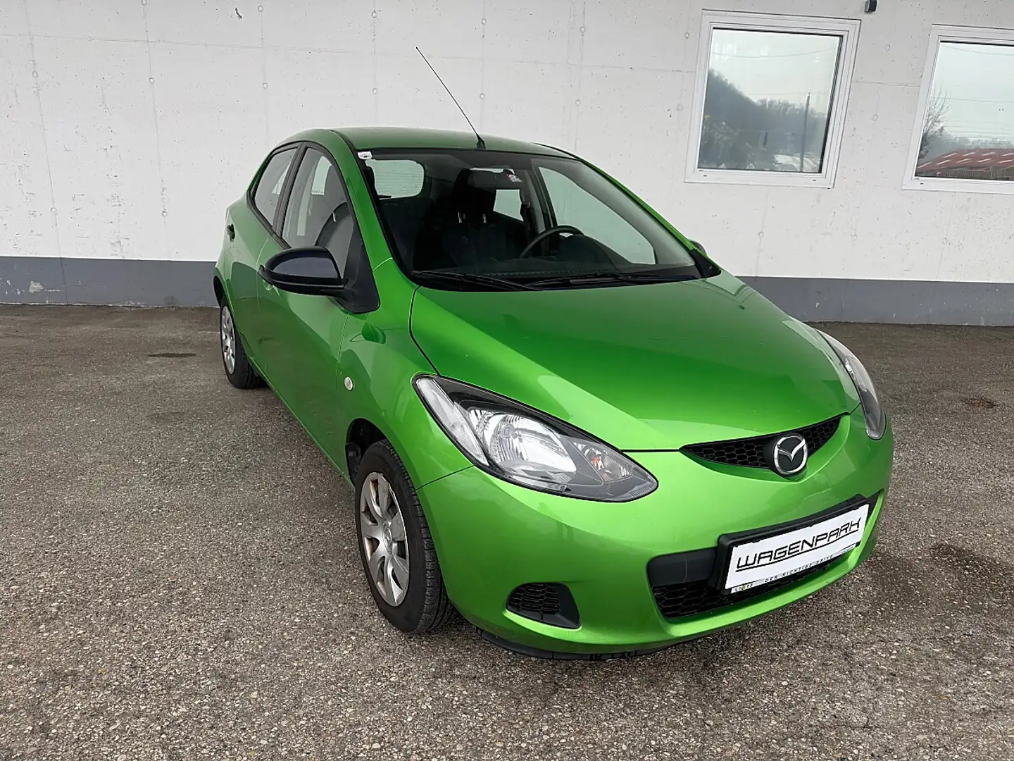 Mazda 2 Mazda2 1,3i CE Plus Grün - 2