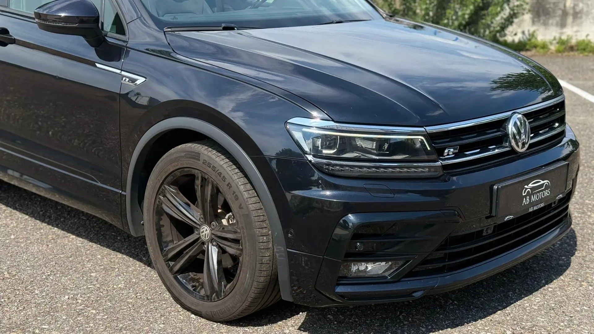 Volkswagen Tiguan 2.0 TDI BMT Comfortline Schwarz - 2
