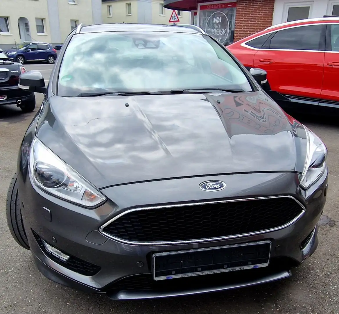Ford Focus Turnier 1,5 ST-Line Sport 1.Hand+Bi-Xenon Grau - 2