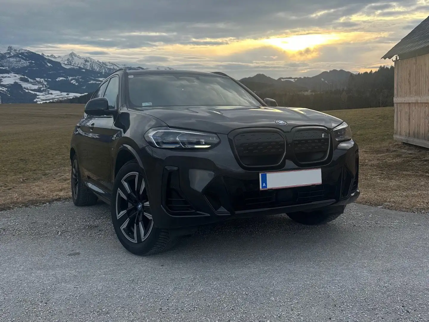BMW iX3 Impressive VOLL Schwarz - 2