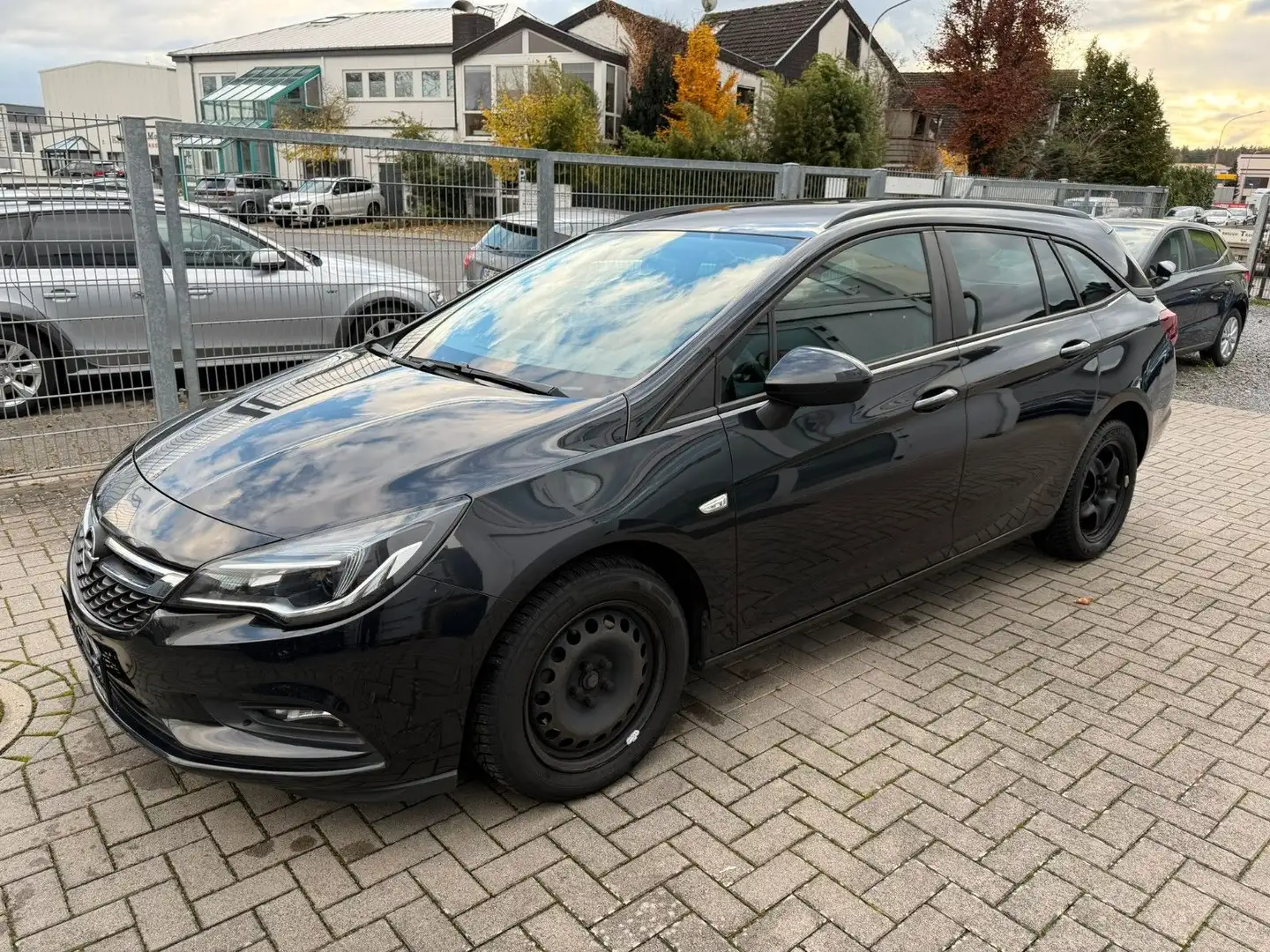 Opel Astra K Sports Tourer Edition Start/Stop Schwarz - 1