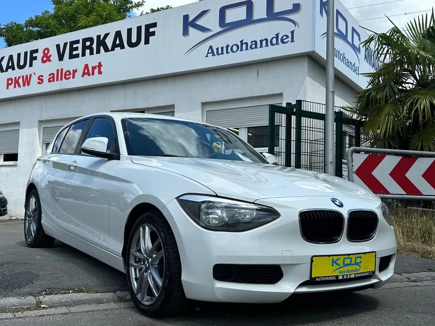 BMW 116 d Urban Line / LEDER / NAVI / SHZ Blanc - 1