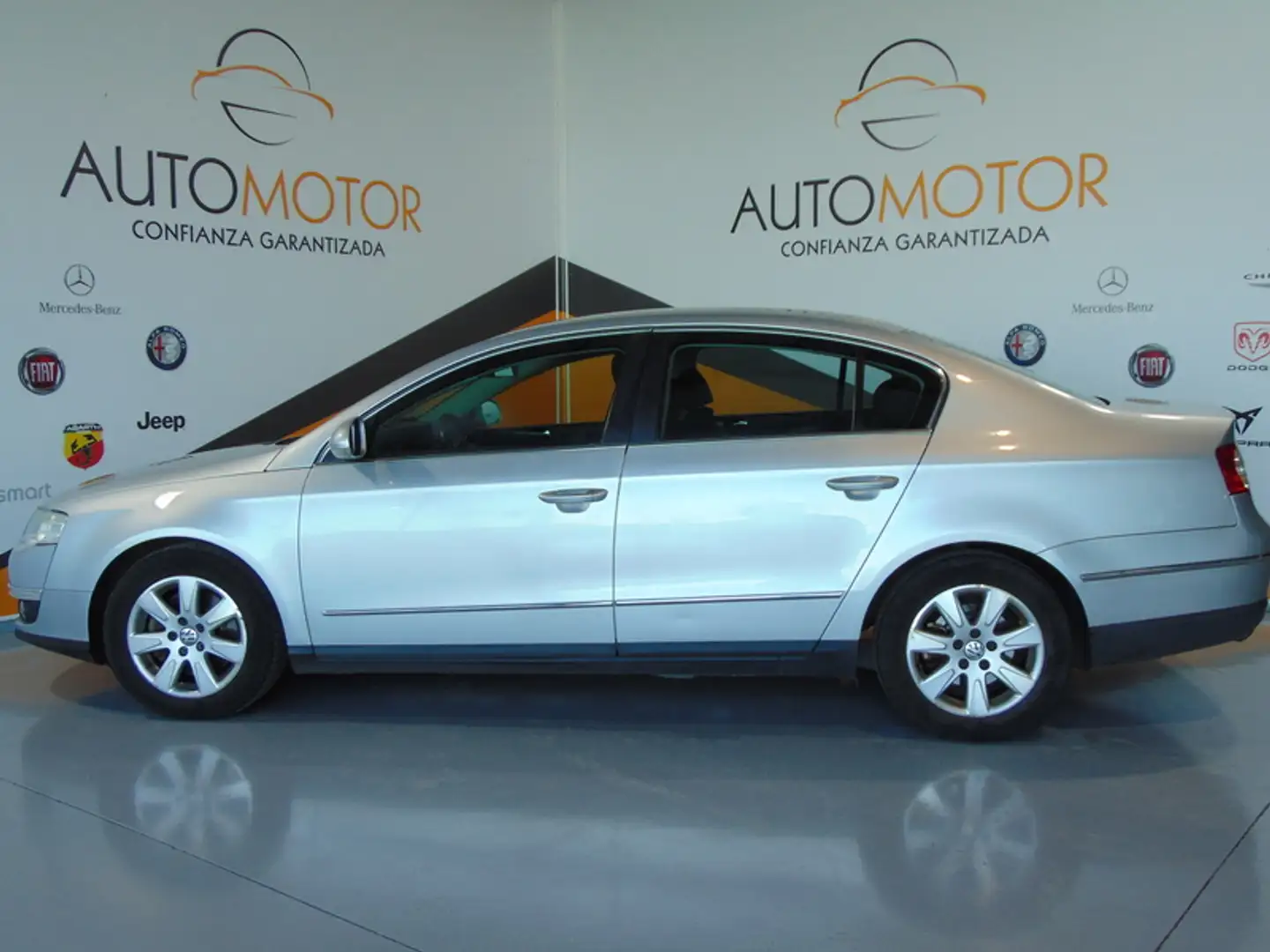 Volkswagen Passat 2.0TDI Advance DPF Grigio - 2