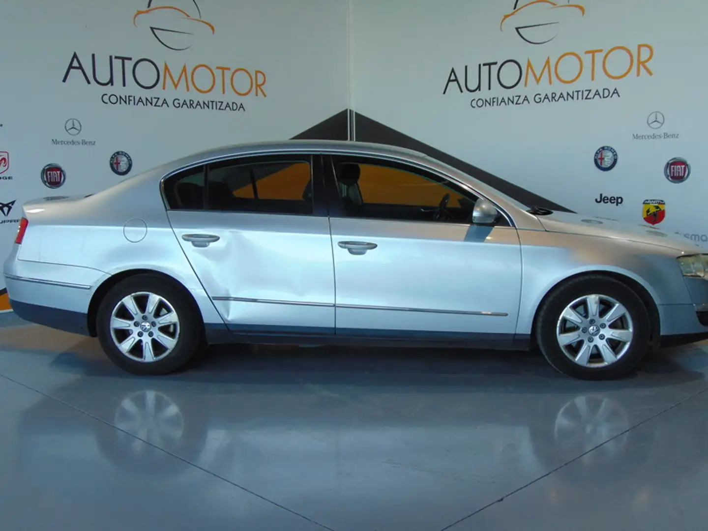 Volkswagen Passat 2.0TDI Advance DPF Grigio - 1