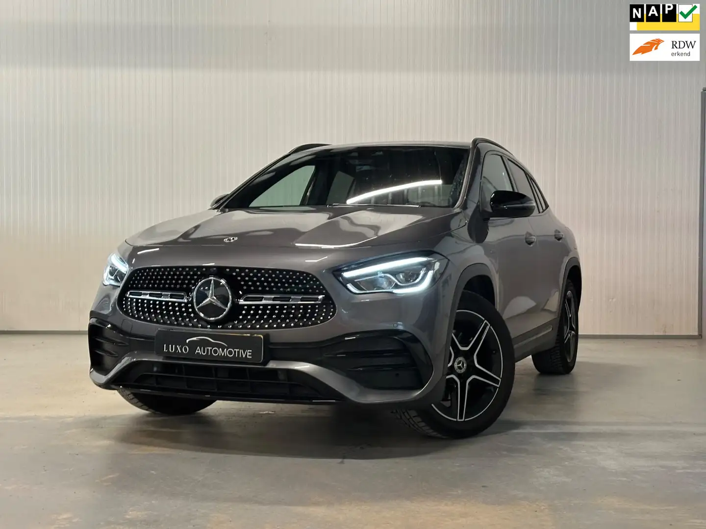 Mercedes-Benz GLA 250 e Business Solution AMG Limited | AMBIENCE LIGHTS Grijs - 1
