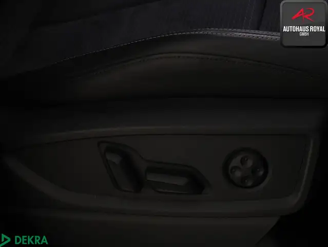 Audi Q5 view 11