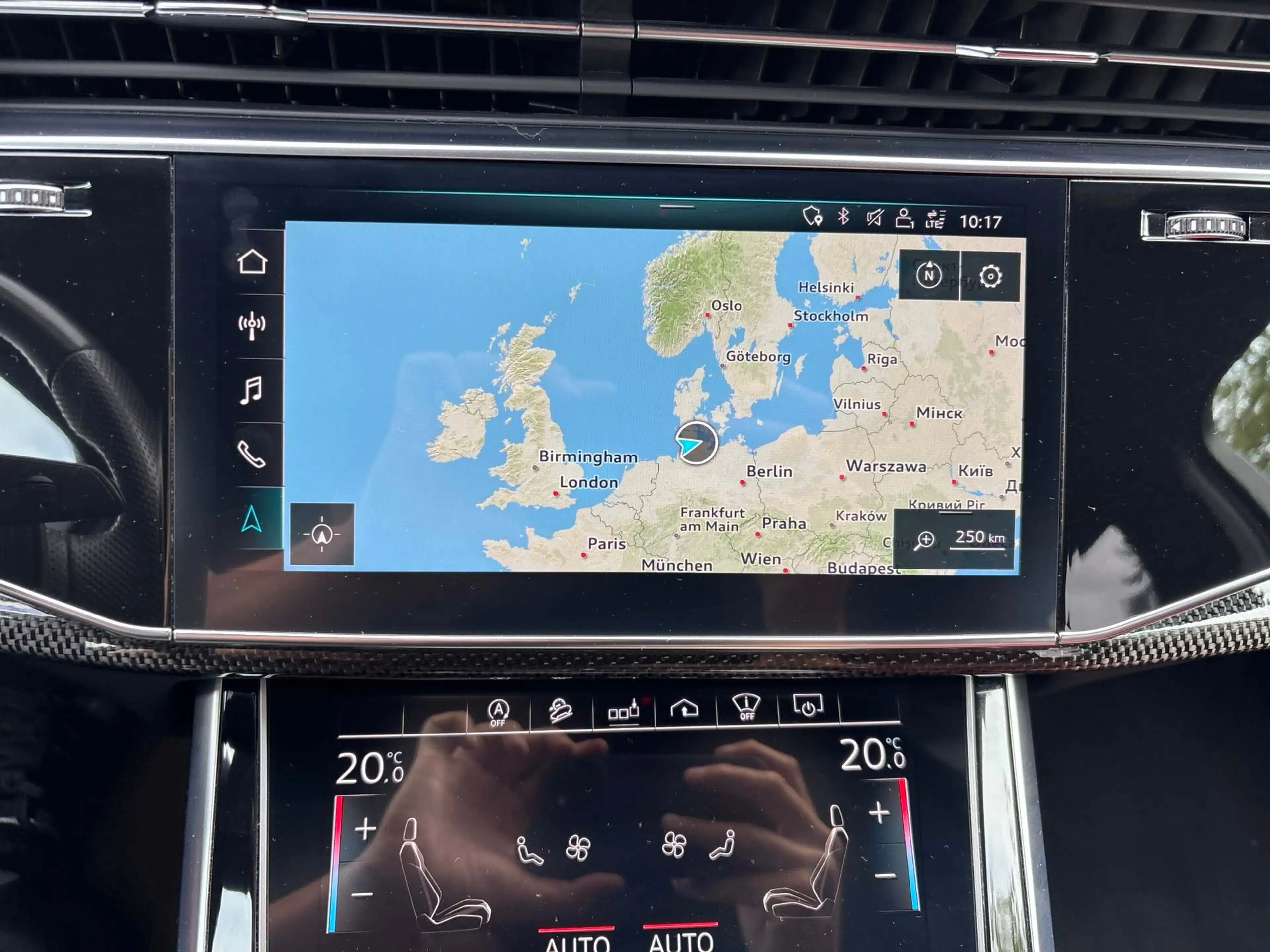 Audi SQ7 4.0 TDI quattro — photo 12