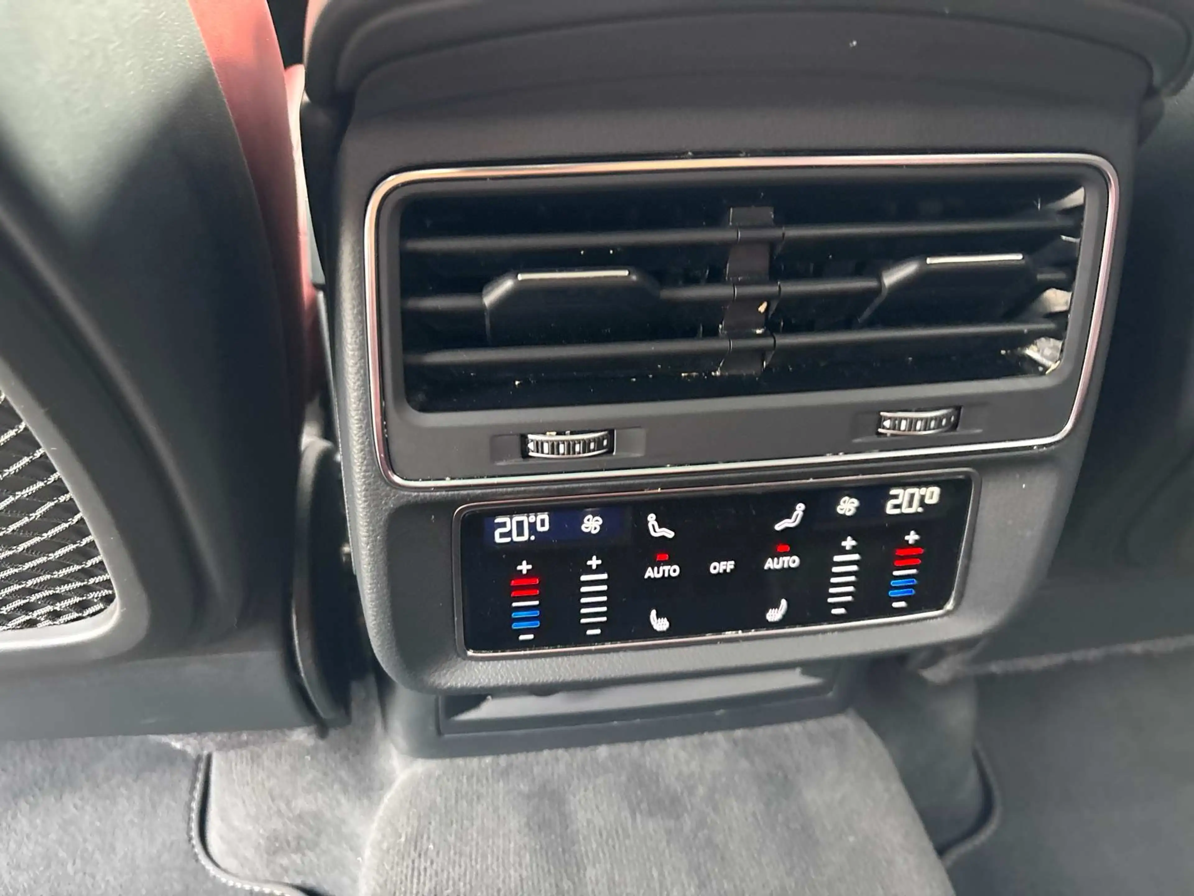 Audi SQ7 4.0 TDI quattro — photo 14