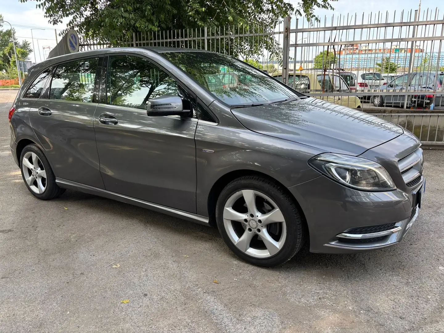 Mercedes-Benz B 200 be Premium Grigio - 1
