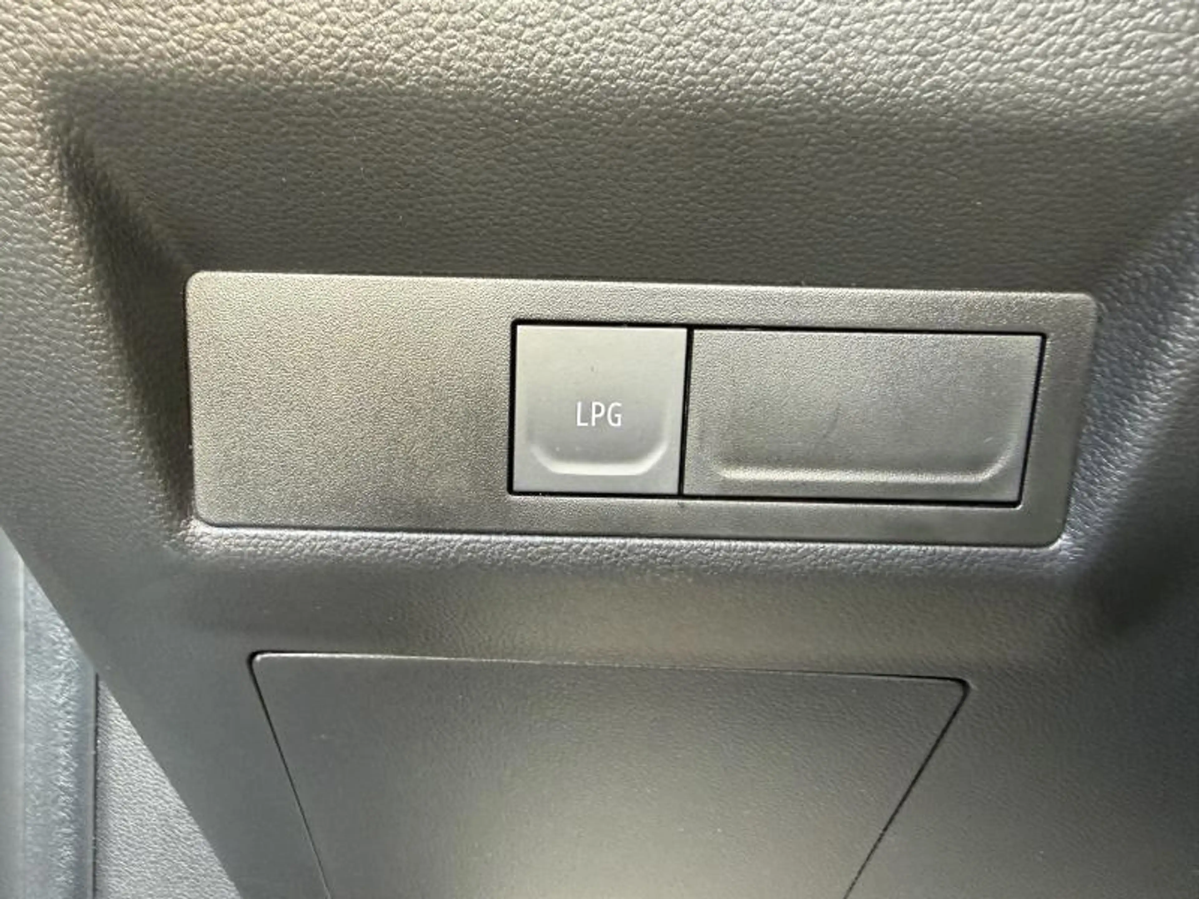 Renault Captur techno eco-g 90 — photo 13
