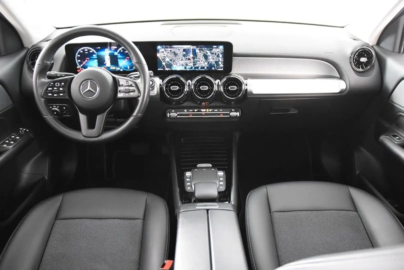 Mercedes-Benz GLB 180 *1.Hand*Pano.*SHZ*Carplay* Gris - 2