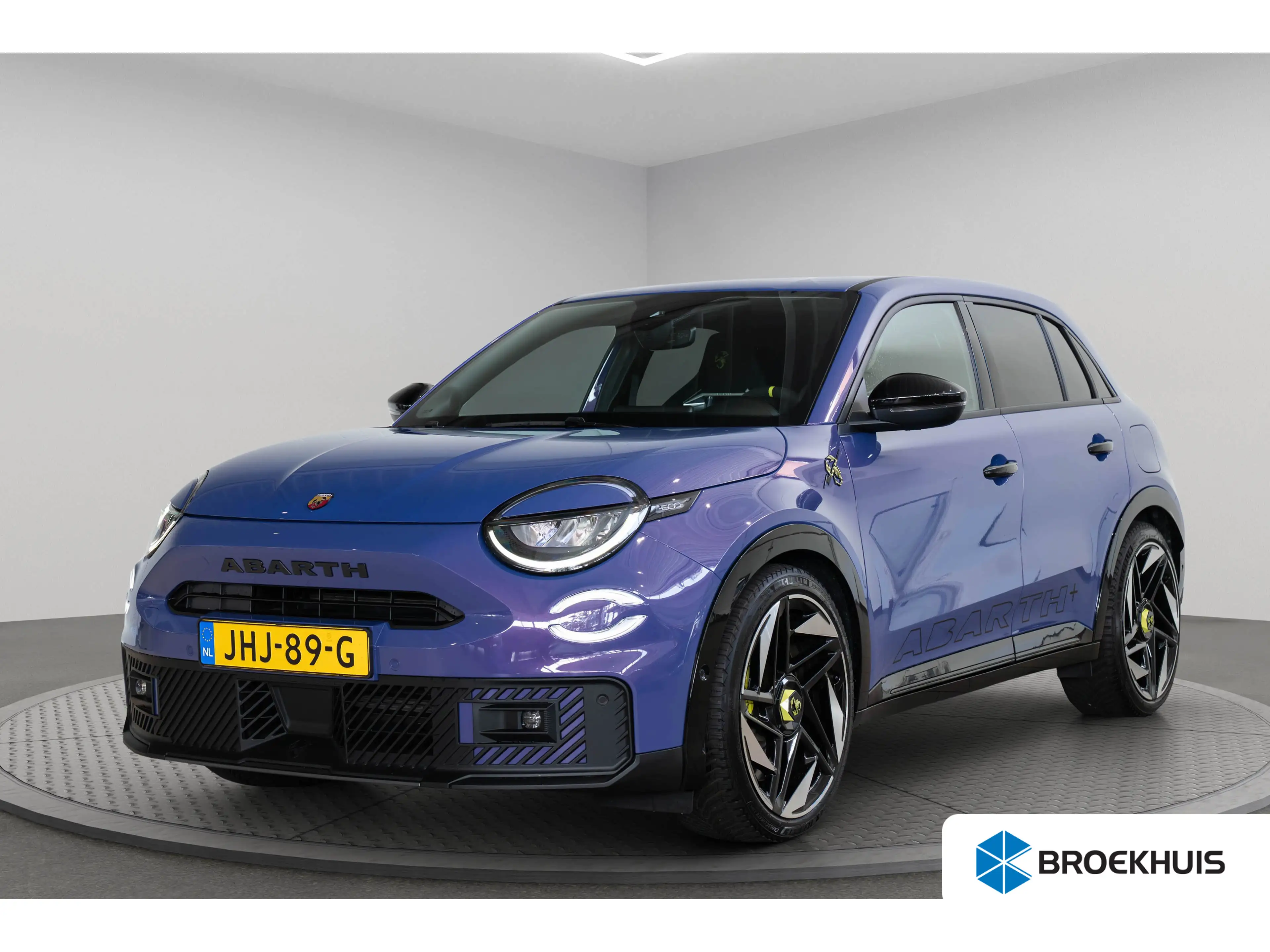 Abarth 600e Scorpionissima 54 kWh | Tot 8 Jaar Garantie | Wint