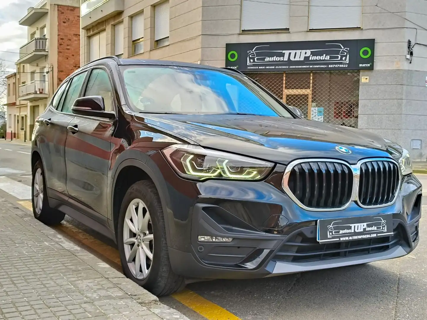 BMW X1 xDrive 18dA Noir - 1