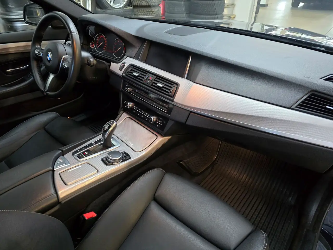 BMW 5 Series снимка BMW 5 Series