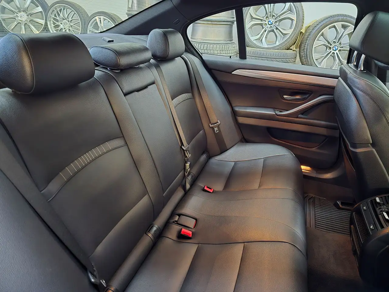 BMW 5 Series снимка BMW 5 Series