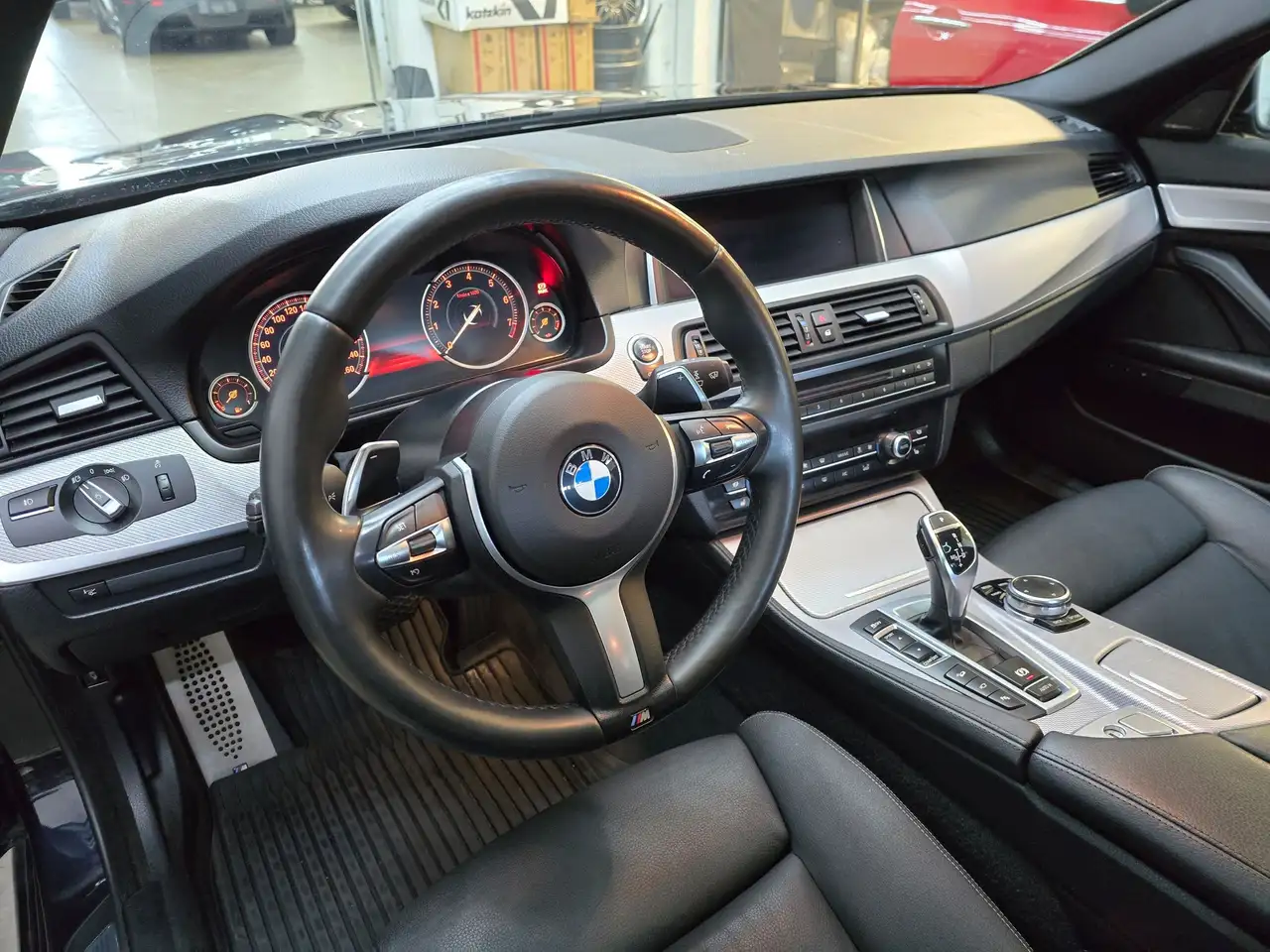BMW 5 Series снимка BMW 5 Series
