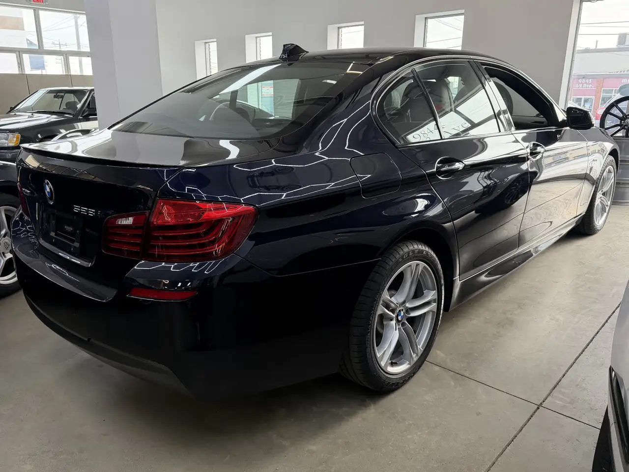BMW 5 Series снимка BMW 5 Series