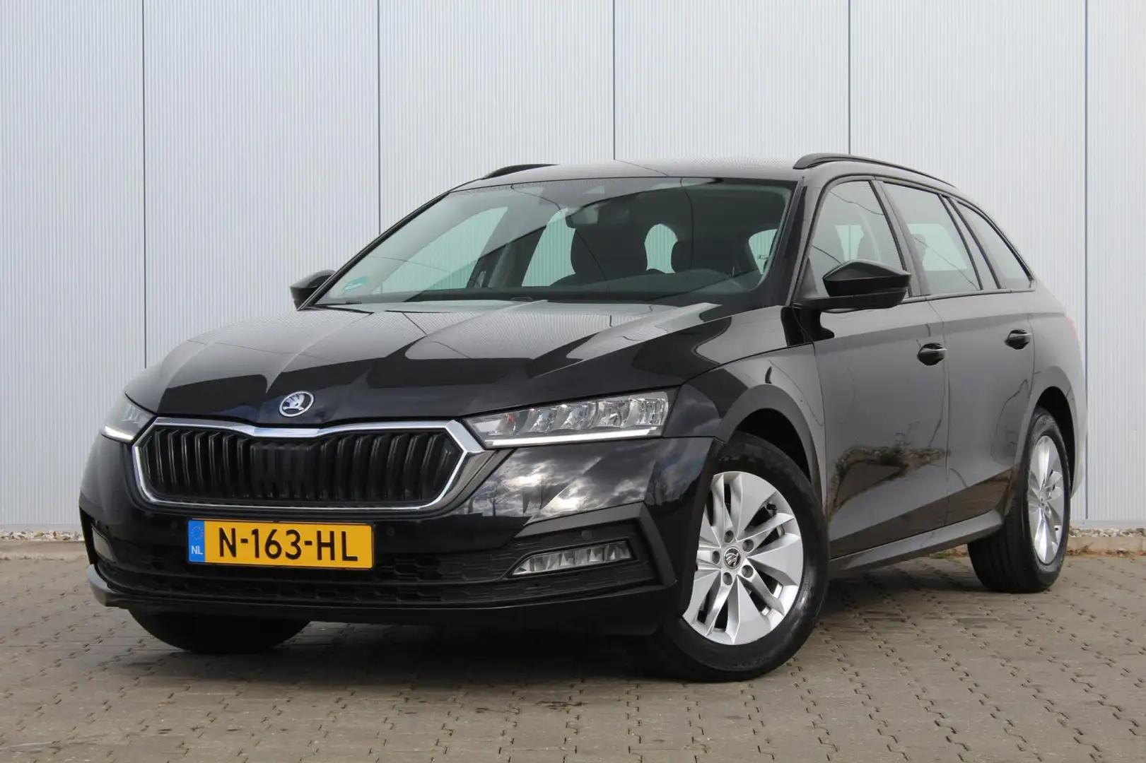 Skoda Octavia Combi 1.0 e-TSI Business Edition | DSG | Trekhaak Zwart - 1