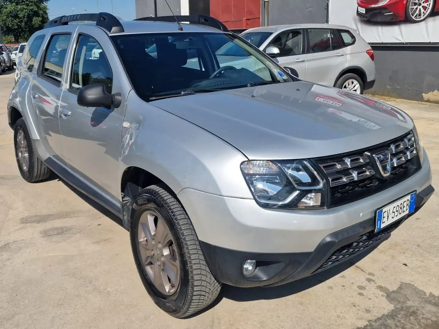 Dacia Duster Duster  1.6  Gpl 4x2 105cv UNICO PROPRIETARIO Plateado - 2