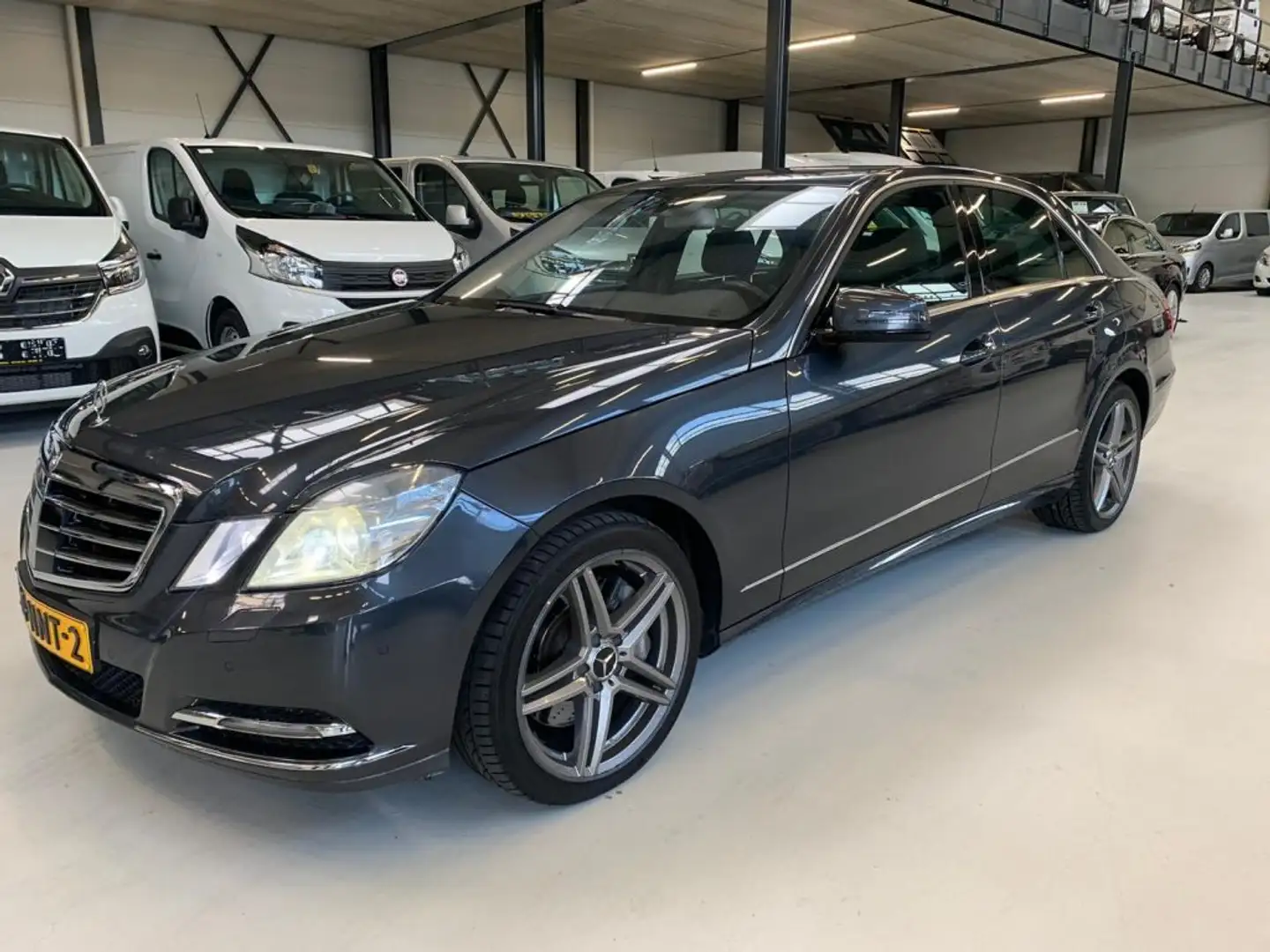 Mercedes-Benz E 500 Airco automaat Navi 125.000KM MARGE MARGE MARGE Zilver - 2